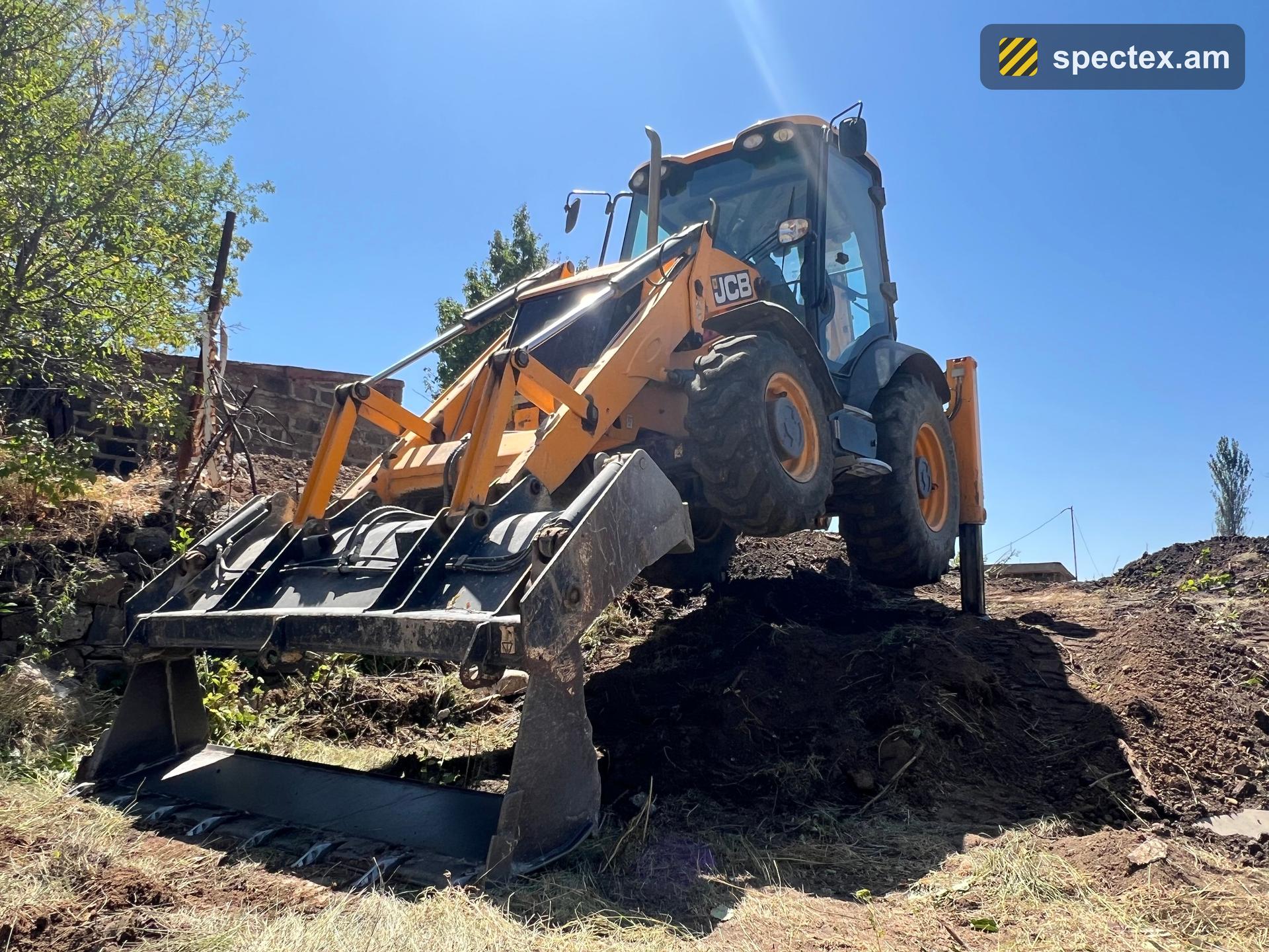 JCB 3CX (2023)