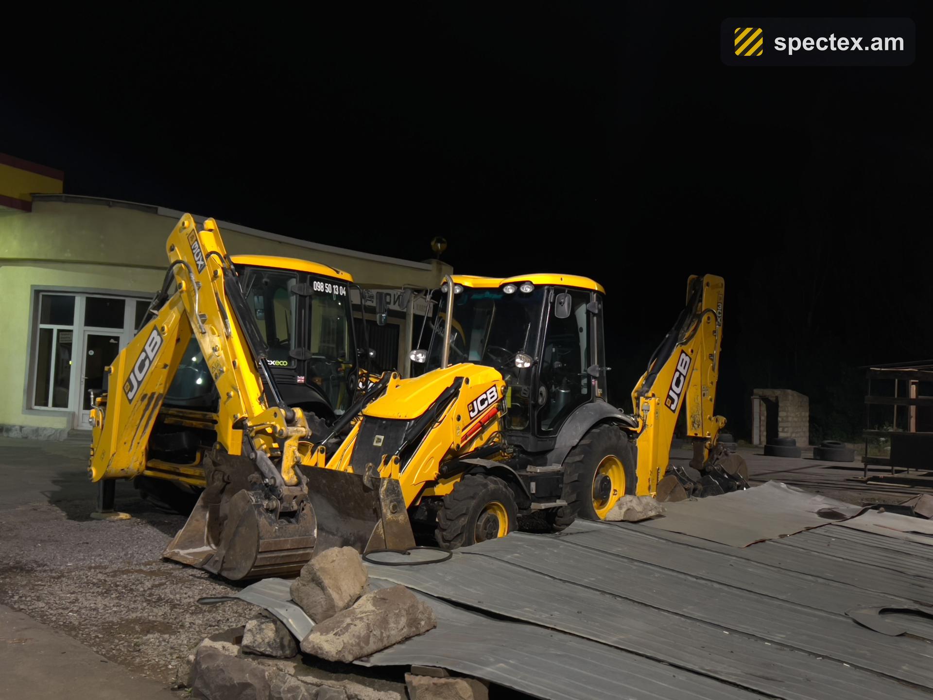 JCB 3CX (2023)