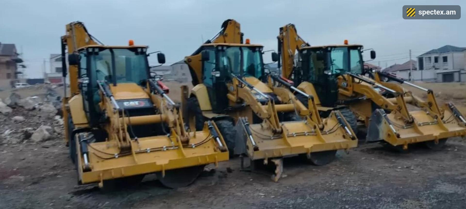 Caterpillar 428 (2023)
