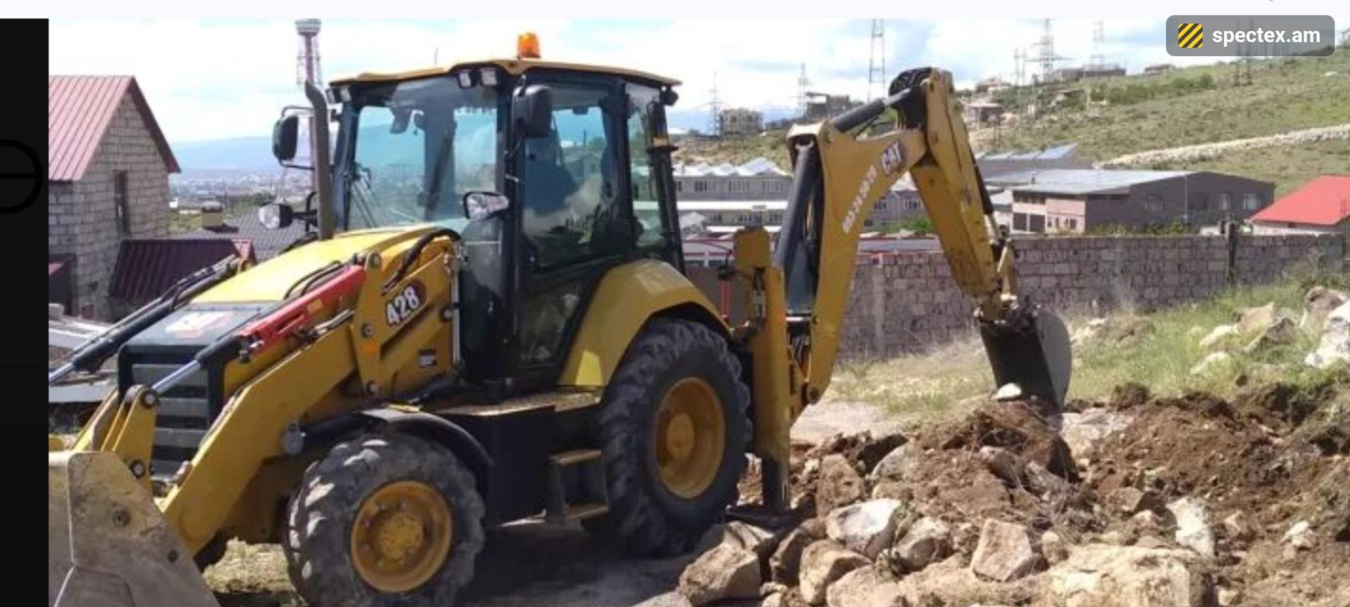 Caterpillar 428 (2023)