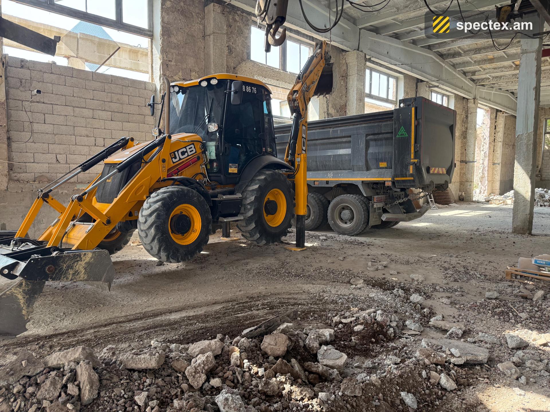 JCB 3CX (2024)