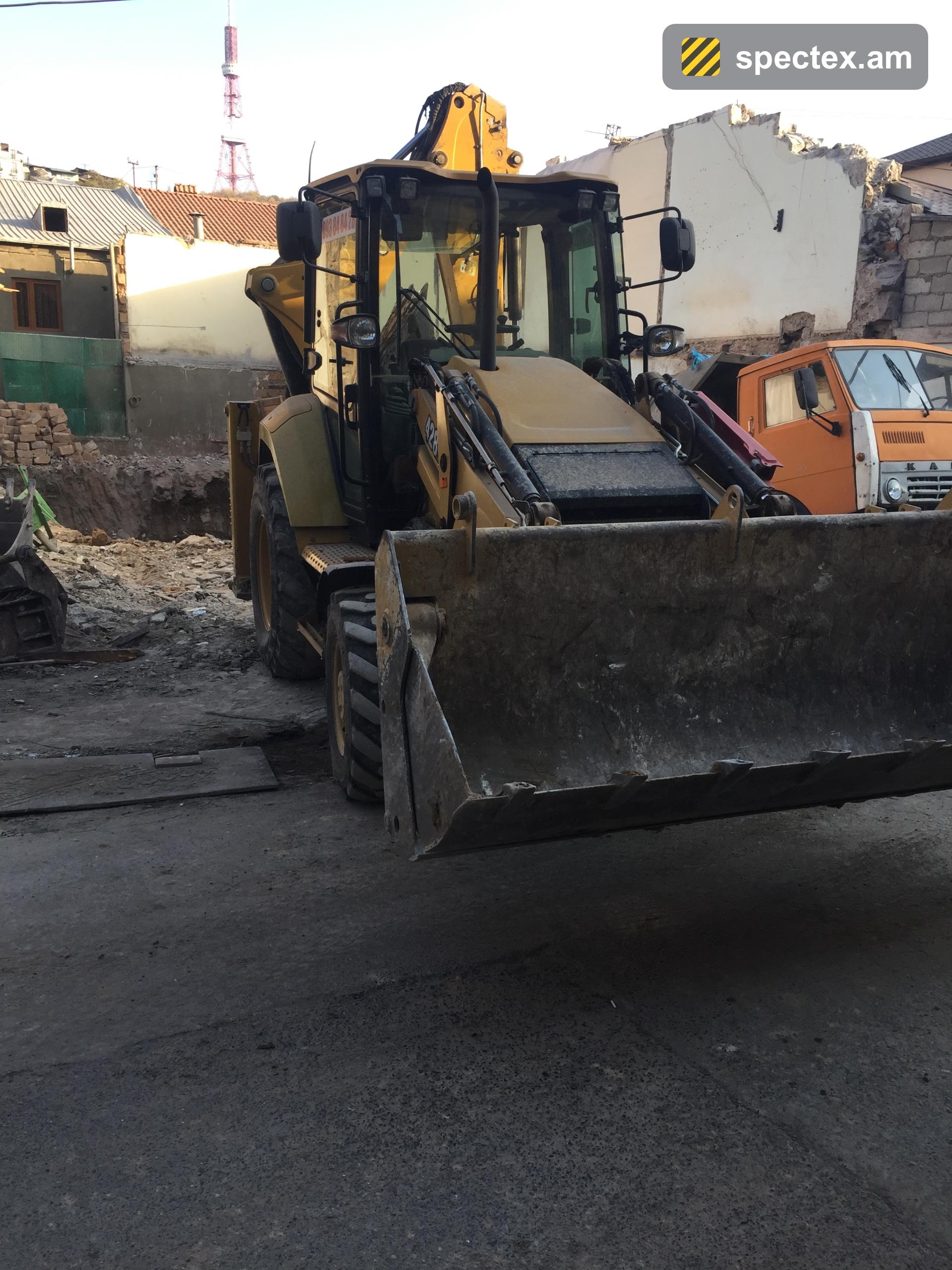 Cat Cat 428 F2 (2025)