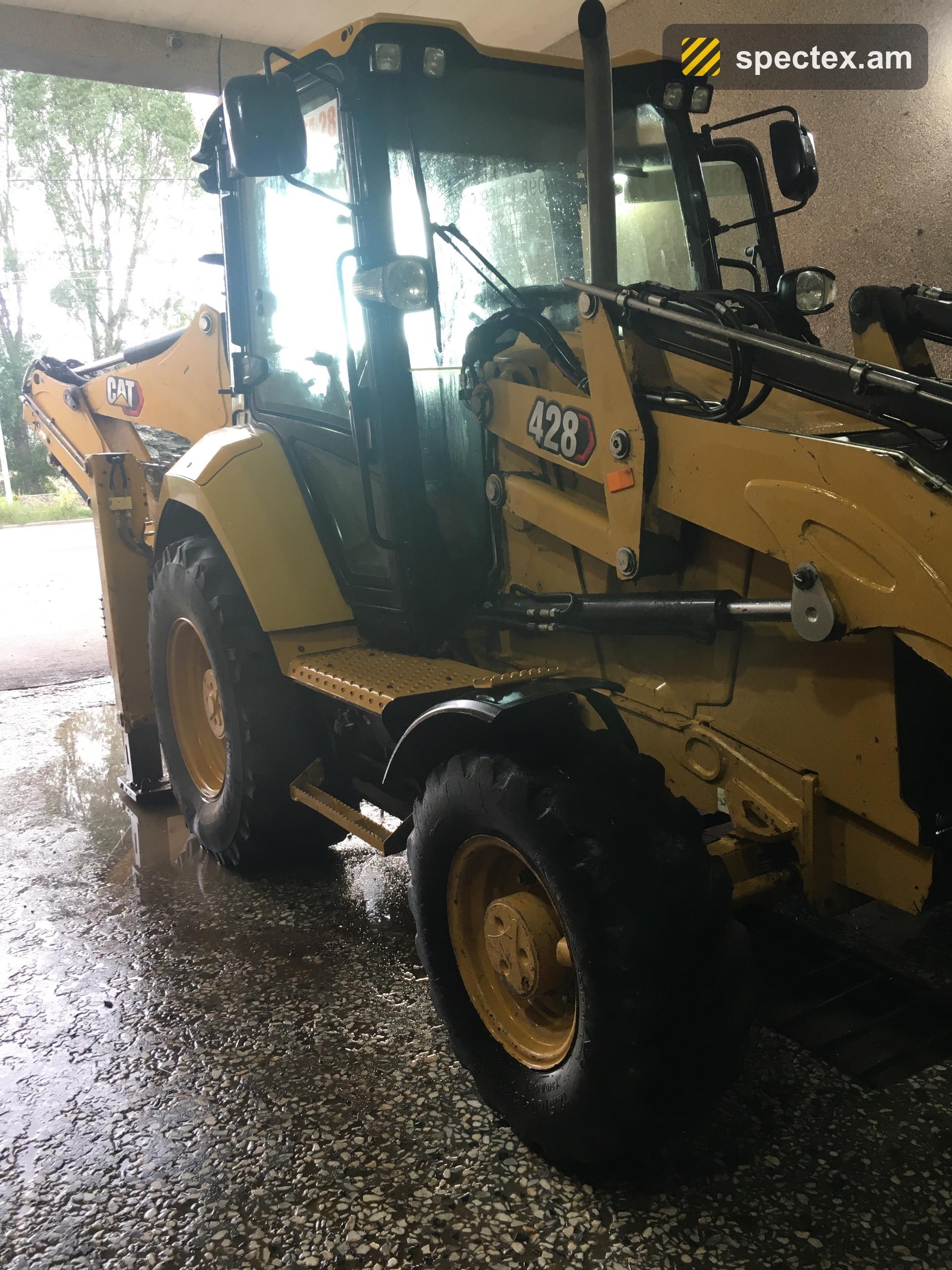Cat Cat 428 F2 (2025)