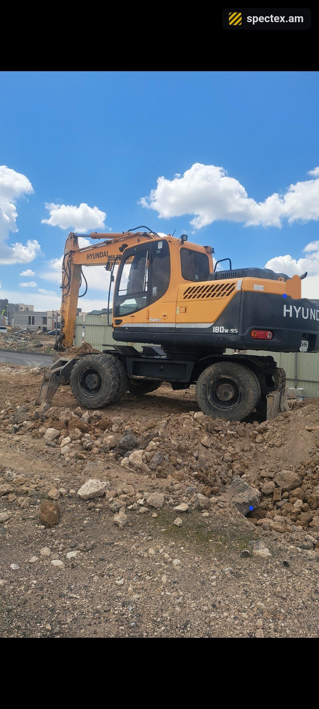 Hyundai 290 (2013)